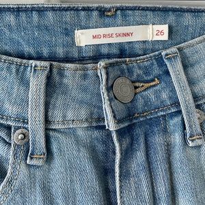 Levi’s Midrise Skinny 26